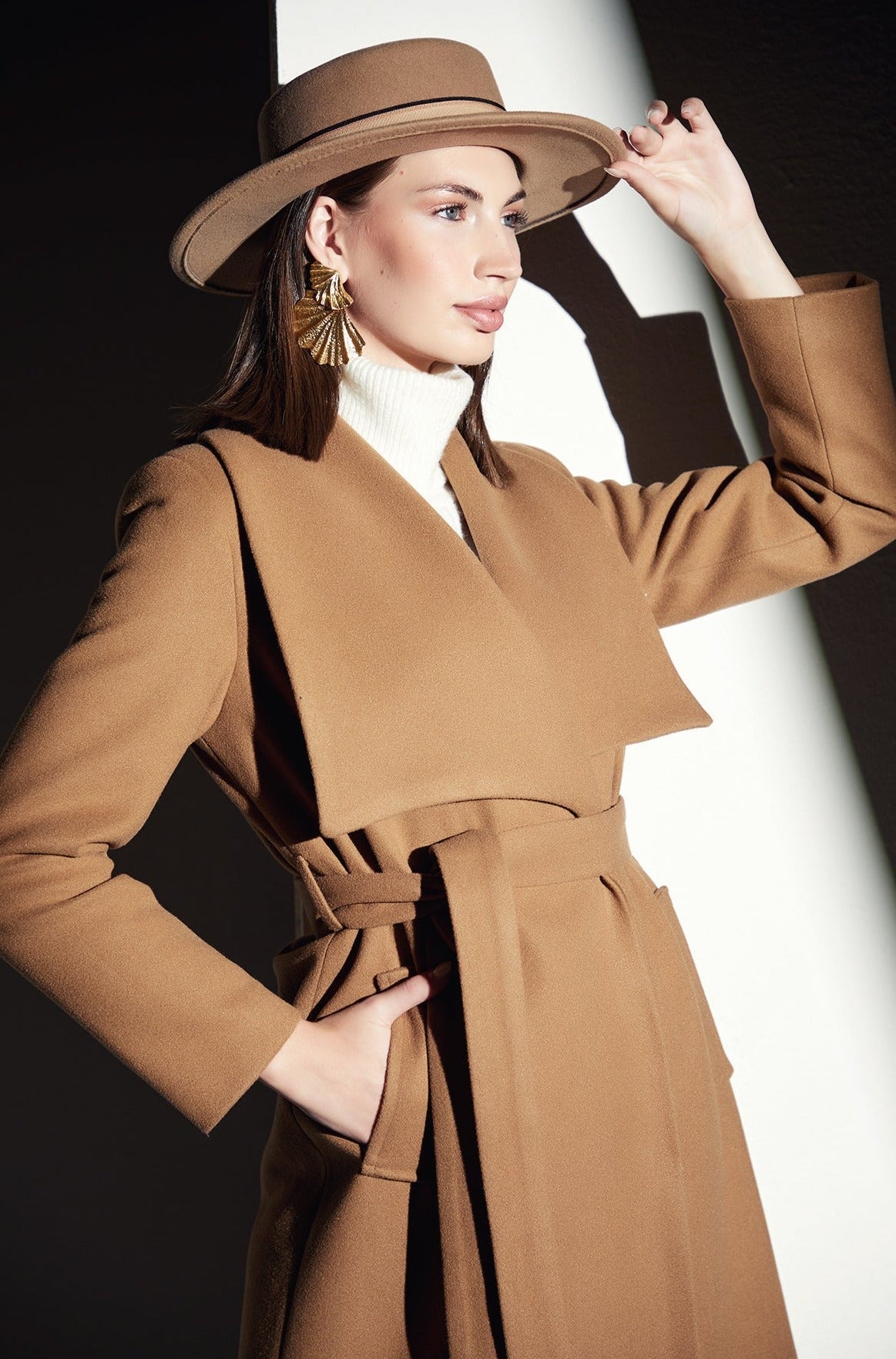 Wide collar clearance wrap coat